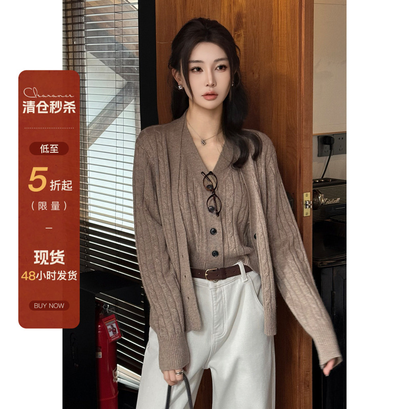 Ning'Er Lynn Fake Two-Piece Knitted Cardigan Sweater for Women, Can Be Worn as an Outer Layer or Inner Layer, Autumn 2026 New Style Top Ning'Er Lynn Fake Two-Piece Knitted Cardigan Sweater for Women, Can Be Worn as an Outer Layer or Inner Layer, Autumn 2026 New Style Top