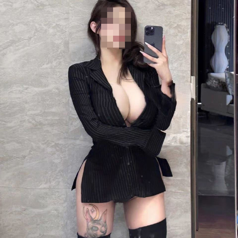 Plus Size 150kg Sexy Mature V-Neck Black Long-Sleeve Shirt for Women, Autumn Slim-Fit Top for Curvy Women That Hides the Figure