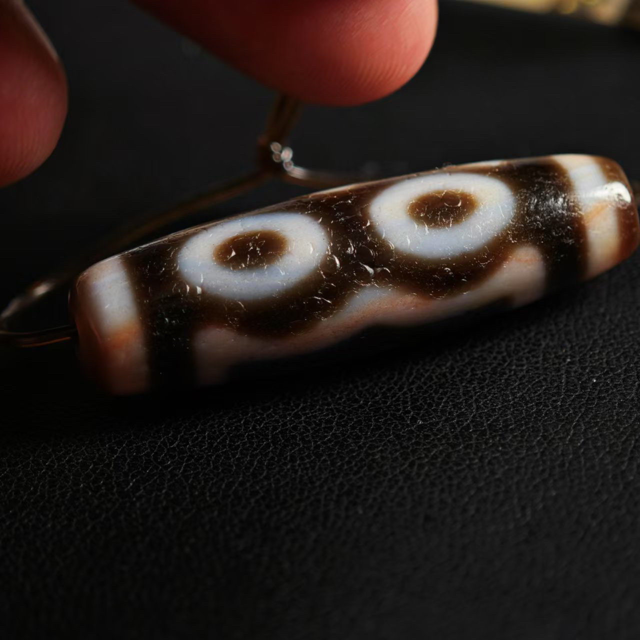 超激レア珍品‼︎ 古代龍紋　八眼天珠　黒朱砂 希少天珠『朱砂龍紋天珠』最終章 : ラッキーストーンの想い