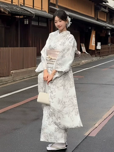 Японское классическое элегантное платье для путешествий
