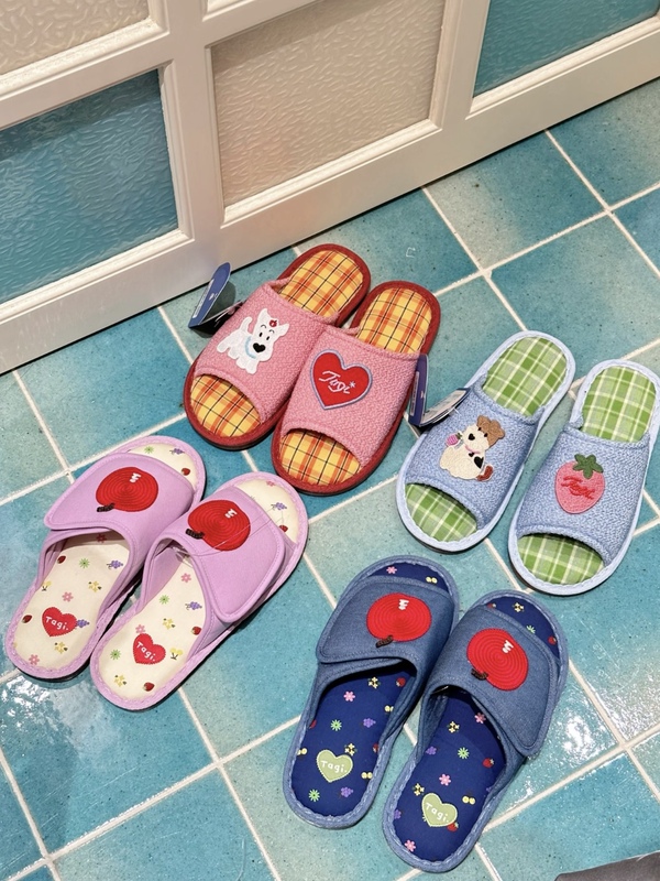 Tagi. Cute Apple Haha Popcorn Spring and Summer Home Indoor Floor Fabric Breathable Comfortable Soft Slippers