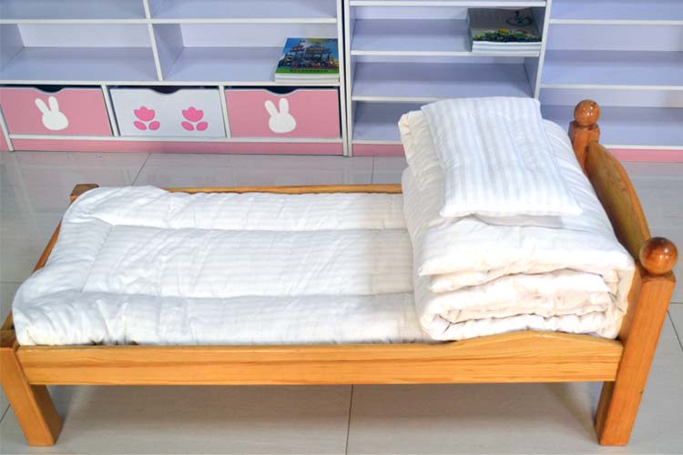 Mẫu giáo chăn ba mảnh trẻ em nap cotton phim hoạt hình quilt bộ sáu bộ của bộ đồ giường sản phẩm với lõi có thể tháo rời và có thể giặt