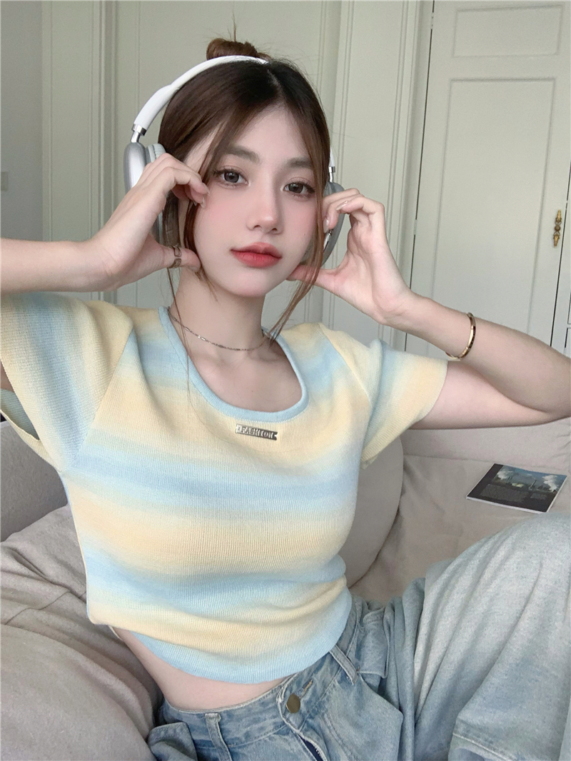 夏日多巴胺穿搭彩虹渐变色夏季条纹针织衫T恤女洋气减龄短款上衣