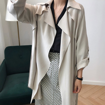 The wind coat woman in the middle of the Korean version Korean version of the small sub-autumn section 2022 new spring thin style Loose Temperament Thin Coat