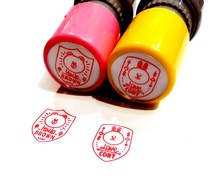  Cute cute and fun children like cute bears and rabbits animals bears and rabbits baby rewards small chapters in the hand account