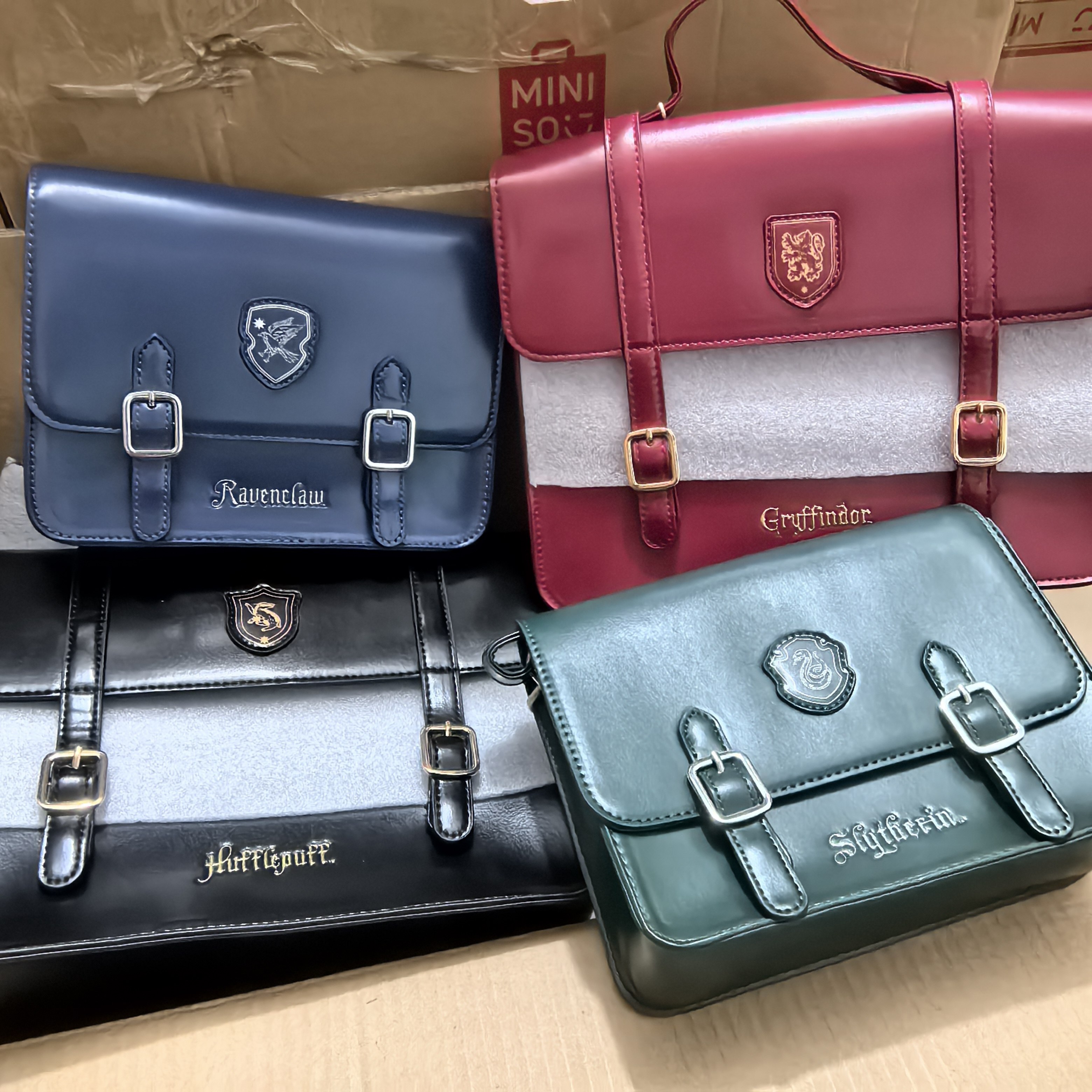 MINISO名创优品哈利波特系列学院双肩包斜挎包格兰芬多斯莱特林评价- 淘宝网