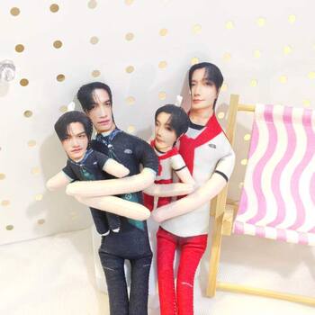 Yun yi xinghe cp yun qi hao yiran ມີໂຄງກະດູກ doll ທີ່ມີແຂນຂາແຍກ, ບໍ່ມີຕົວຕົນ, ບໍ່ມີຂອບສີຂາວ, ແລະສາມາດບິດແລະແຫ້ງຫນູໄດ້.