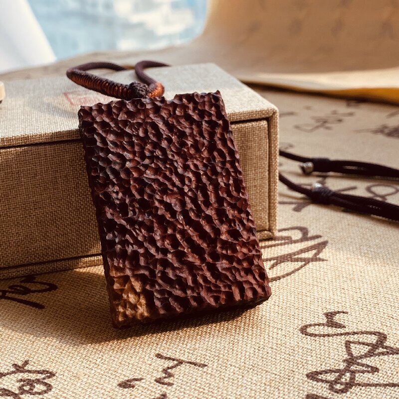 Pure handmade natural lightning strike wood pendant Daoist lightning strike date wood Christmas safe with no sign for thousands of sledgehammers to hang up the handlebar pieces