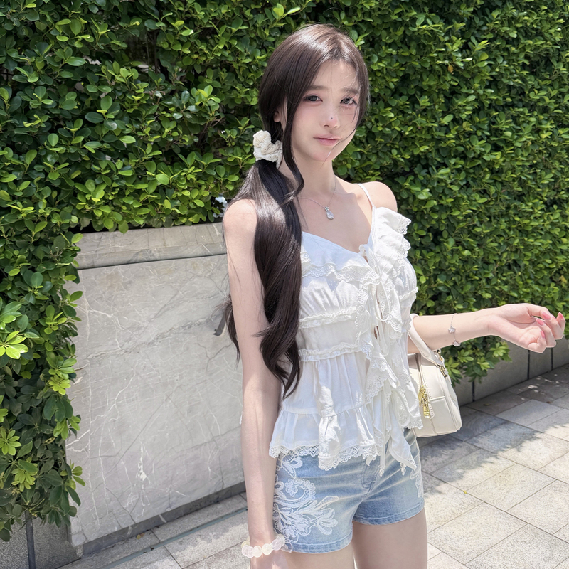 Ye Jia Nailah· Soft and Alluring Girl Lace Trim V-Neck Tie Satin Lace Tank Top Sleeveless Top Ye Jia Nailah· Soft and Alluring Girl Lace Trim V-Neck Tie Satin Lace Tank Top Sleeveless Top