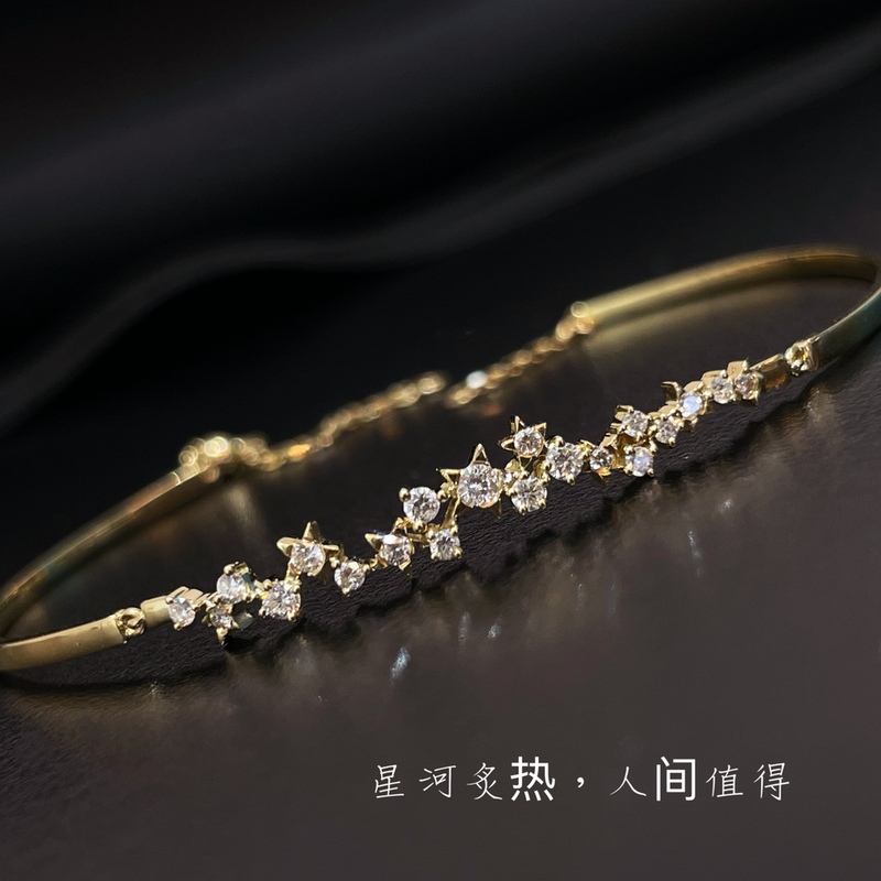 18K Gold Cultured Diamond Bracelet with a Cluster of Flowers and Diamonds, Simple Three-Section Design with Dazzling Floral Embellishments