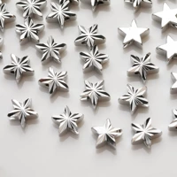 Белые пятиконечные звезды К {10} на одну порцию