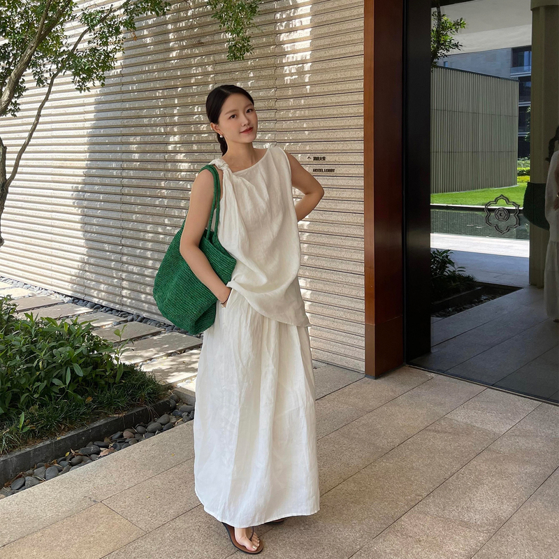Relaxed Vacation Linen Suit for Women, New Summer Style, Fashionable and Chic, Twisted Sleeveless Vest and Skirt Two-Piece Set