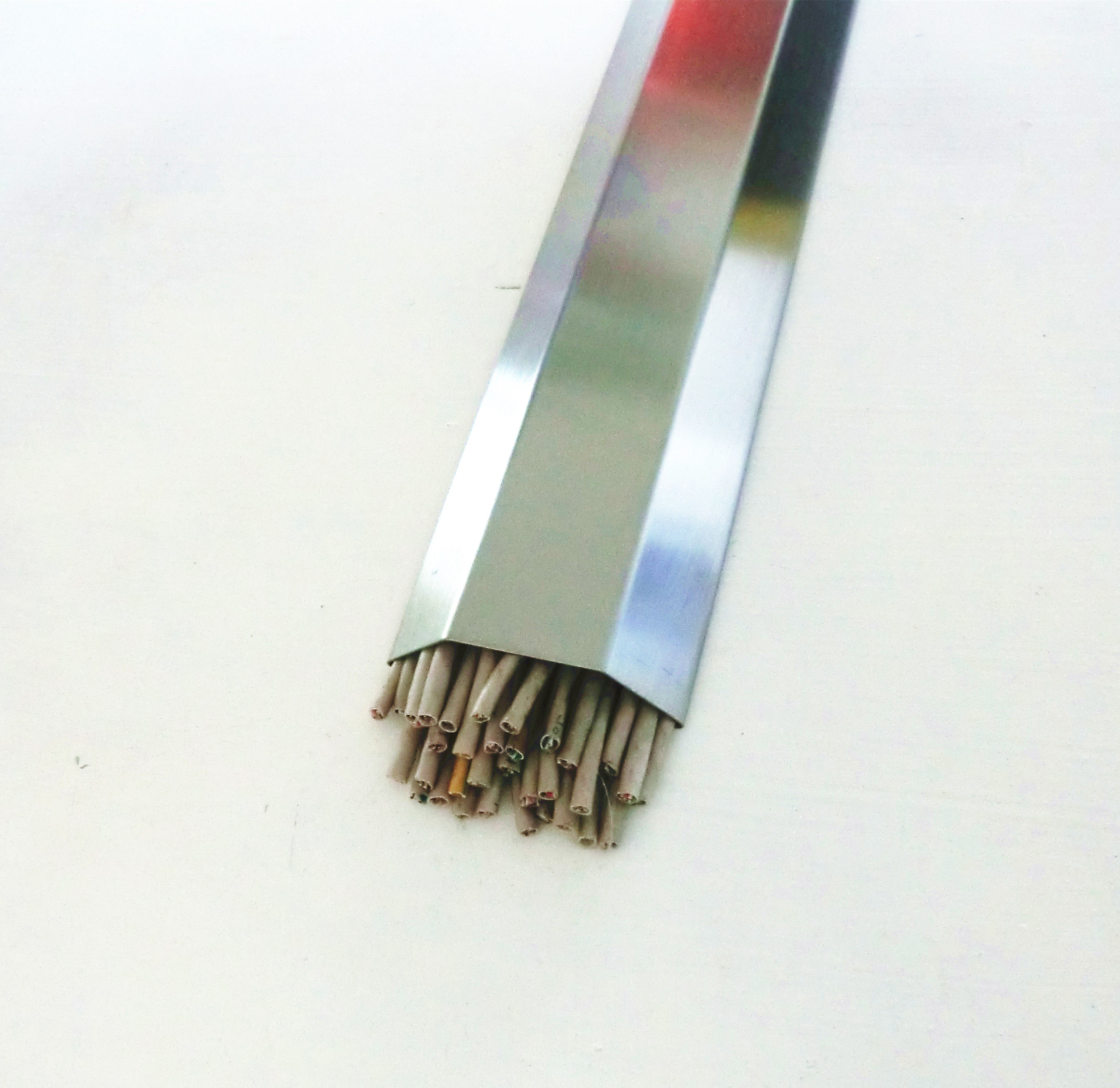 No. 8 stainless steel line slot drawing ground line slot trapezoidal network cable threading bridge frame 8cm wide trapezoidal pressure line