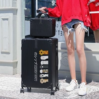 Уважение черного ребенка на молнии/кот