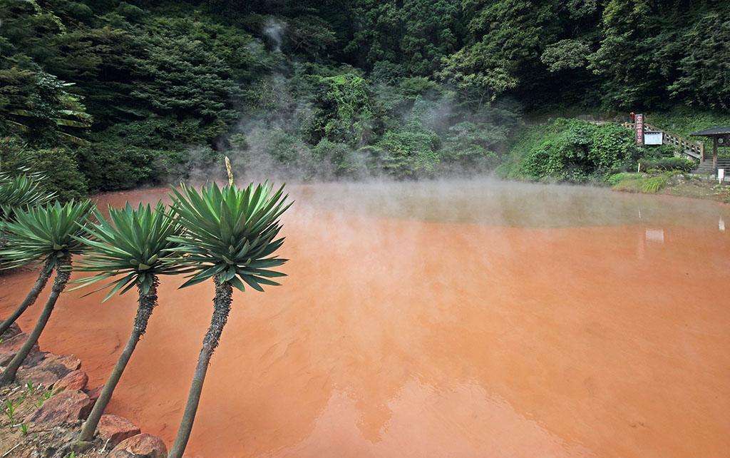 日本浓烟滚滚的火山,每年吸引百万人观赏34