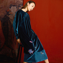 Dreamlike Chinese wind improvement with long silk suede embroidered disc buckle qipao dress loose gown with dress and dress