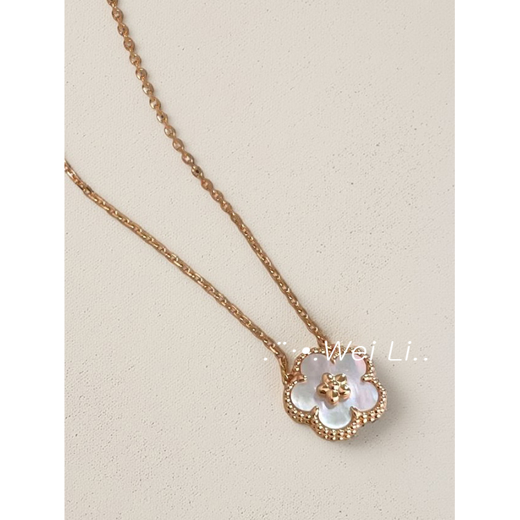 【Wei Li】Four-Leaf Clover Necklace for Women, Laser Mother-Of-Pearl Agate, Fully Encrusted with Diamonds, Gold Craftsmanship, Pyramid Tip Quality 【Wei Li】Four-Leaf Clover Necklace for Women, Laser Mother-Of-Pearl Agate, Fully Encrusted with Diamonds, Gold Craftsmanship, Pyramid Tip Quality