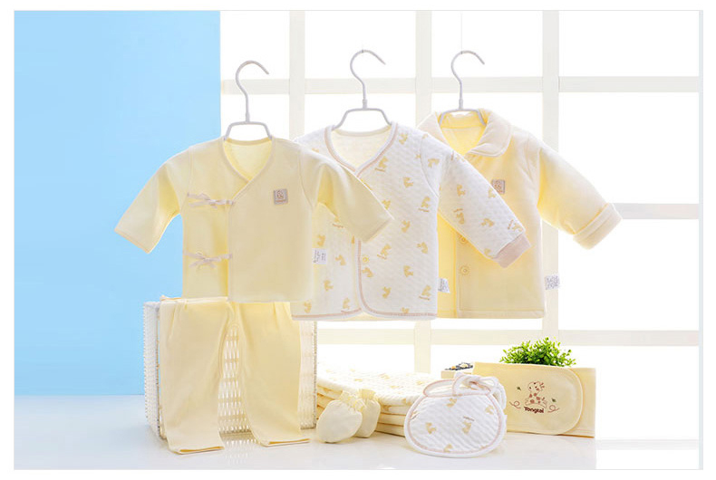 Tong Taiqiu bé ấm dày bông quà tặng hộp quà tặng sơ sinh cho bé trăng tròn áo khoác cotton đặt hộp quà - Bộ quà tặng em bé đồ sơ sinh