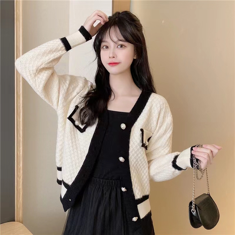 Yuanhai Spring and Autumn New Style Knitted Sweaters Carefully Selected Yuanhai Spring and Autumn New Style Knitted Sweaters Carefully Selected