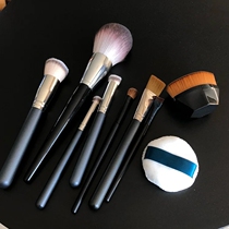Get a piece of the makeup brush set up.