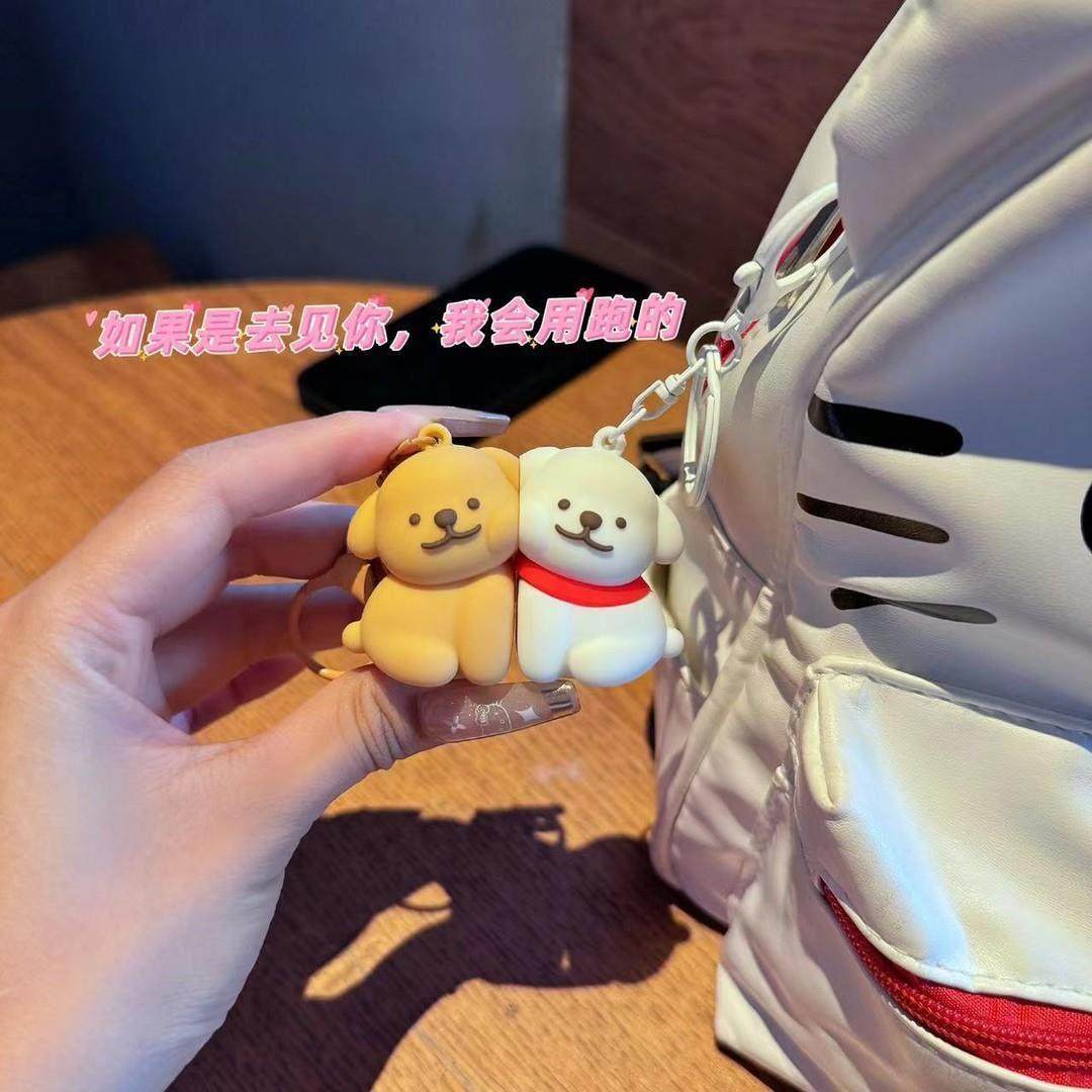 [520 Big Deal]Puppy Magnetic Keychain Creative Romantic Couple Relaxing Embrace Pendant Cute