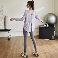 Фиолетовый топ (без грудной прокладки) + серые брюки титана