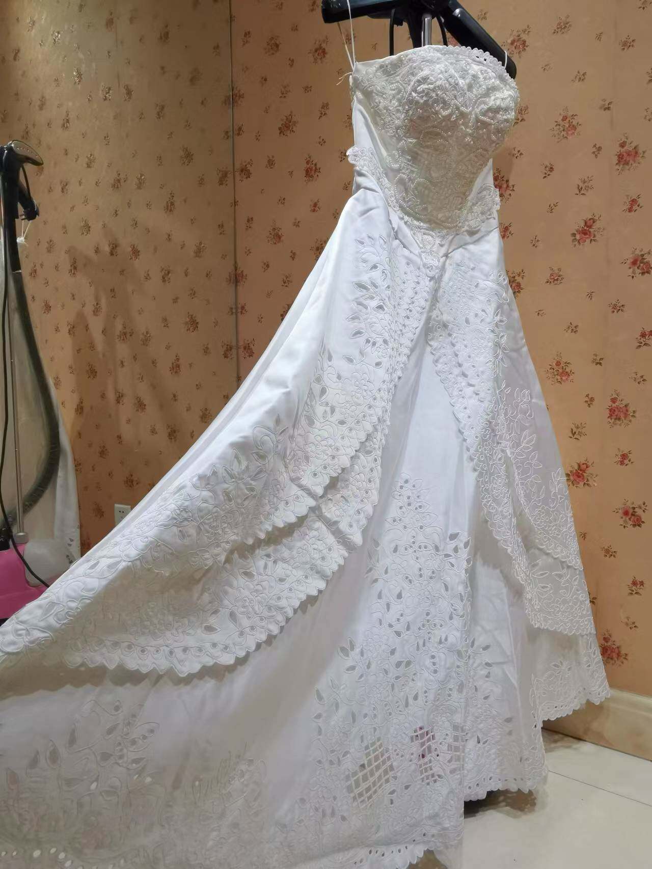 Chengdu Romantic Wedding Dress Hollow Bone Spent 211015 clearing special treatment