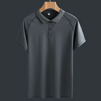 Одинокий темно -серый