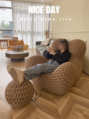 Мама объятия с полосатым отдыхом отдельный дизайнер дисуаров ленивый балкон -химтильный лаундж стулья, тот же диван