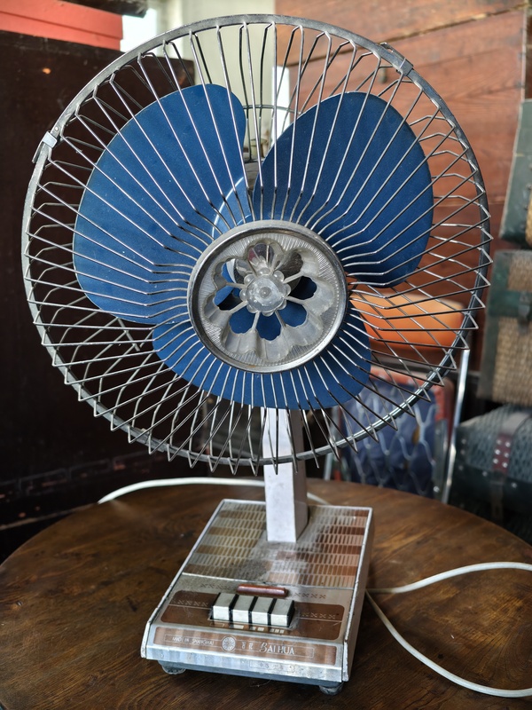 Old Item, a 1980S Baihua Brand Electric Fan, a Nostalgic Collectible. Made of Aluminum and Iron. No Plug.