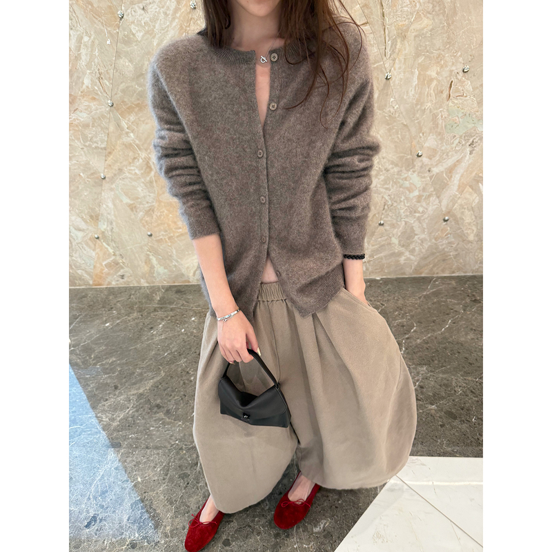 Earl Milk Tea Classic Long-Termism Seamless Integrated Gentle and Soft Goat Cashmere Wool Cardigan Earl Milk Tea Classic Long-Termism Seamless Integrated Gentle and Soft Goat Cashmere Wool Cardigan