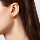 周生生 Золотые серьги MINTYGREEN микросахарная серия с жемчугом и цветком лилии 95735E