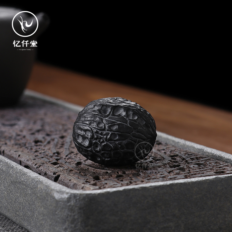 Yi Qian Tang natural Ujin stone hand-carved tea pet ornament fine can raise personality play walnut lion head