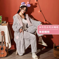 Женская ночная рубашка бежевого цвета с длинными волосами