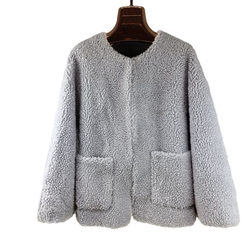ລະດູໜາວປີ 2023 ເສື້ອຂົນແກະແກະສະຫຼັກຂົນສັດທັງໝົດໃນໜຶ່ງດຽວ ຂອງແມ່ຍິງລູກແກະ ຜົມສັ້ນ Haining Fur Coat Round Neck