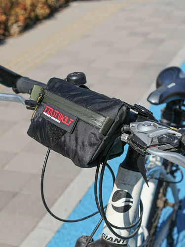 Велосипед, горная сумка, вместительная и большая сумка-органайзер, снаряжение для велоспорта