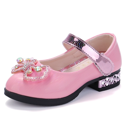 Маленькая кожаная туфли для девочек Princess Shoes 2024 Весна и осень новая мягкая база в мягком дне, большие дети заострены на высоких уровнях обуви для обуви для студентов