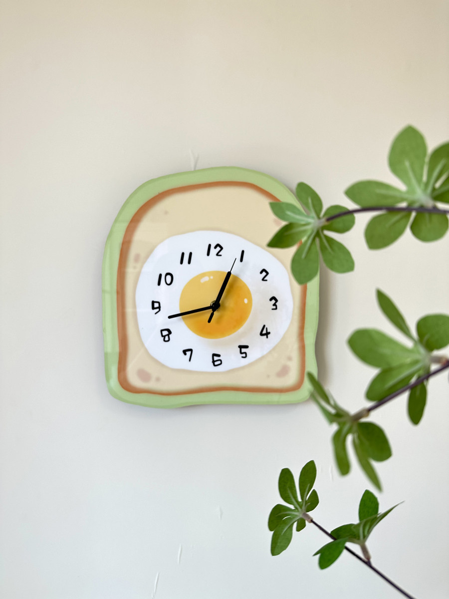 Креативные настенные часы в виде мультяшного яичного тоста для декора ресторана и гостиной, бесшумные настенные часы