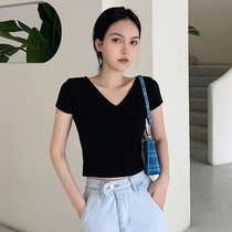 Short-sleeved short-sleeved t-shirt womens white umbilical top tight thin v-neck high waist sexy 2020 new Korean version of the tide