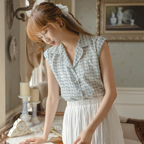 21 Summer new Mori design sense niche shirt French retro art thin resort style jacquard top female