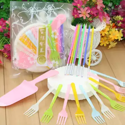 Food grade four-in-one cake tableware set knife and fork dish candle transparent knife and fork color black plastic knife and fork