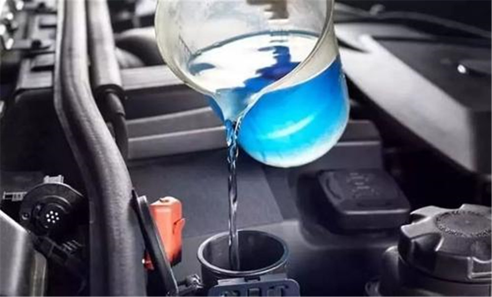 汽车只剩一点冷却液的时候,还能上路吗?