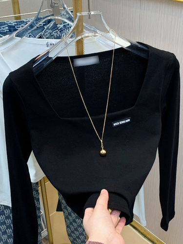 Сексуальный небольшой дизайнерский приятный телу лонгслив, квадратный вырез, облегающий крой, тренд сезона