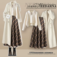 Белый халат, пальто, свитер, юбка