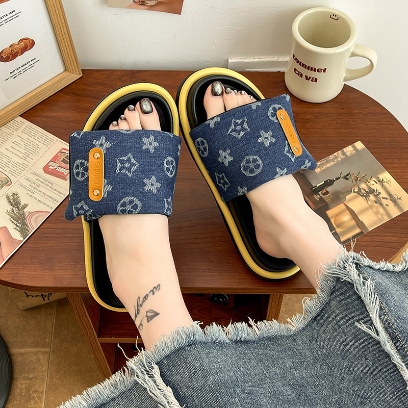 Couple's Thick-Soled Velcro Slippers for Men and Women 2026 New Thickened Outdoor Fashion Non-Slip Denim Slippers