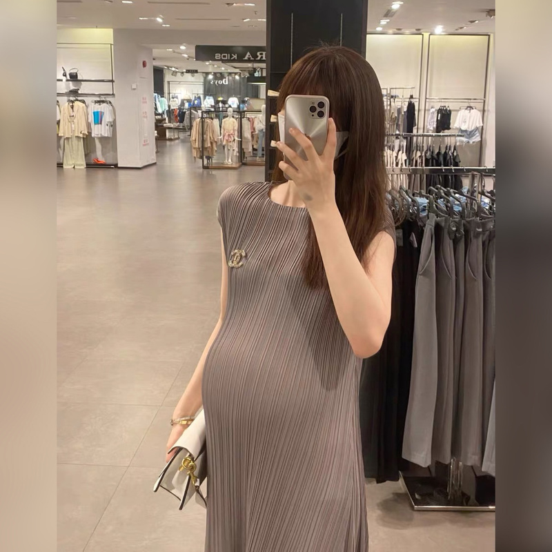Haide Maternity Wear Sleeveless Summer Design Elegant and Noble Pleated Long Dress