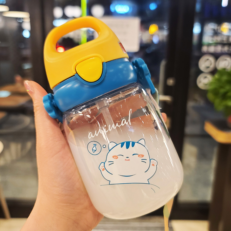 ins Han style cartoon children's water glasses girl's heart students cute straw cup with cuddling bag anti-fall portable plastic cup