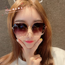 Hong Kong 2021 fashion sunglasses female summer money anti-UV drive sunglasses round face 100 hitch wave