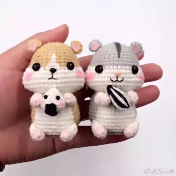 Handmade wool crochet doll doll two hamsters pendant Hanging ornaments DIY illustration non-finished product