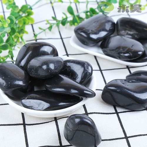 Цветочный горшок с галькой цвето